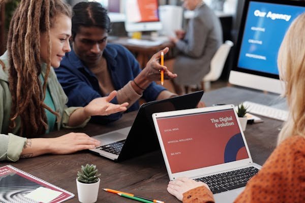 Comment une agence marketing digital booste votre visibilité ?